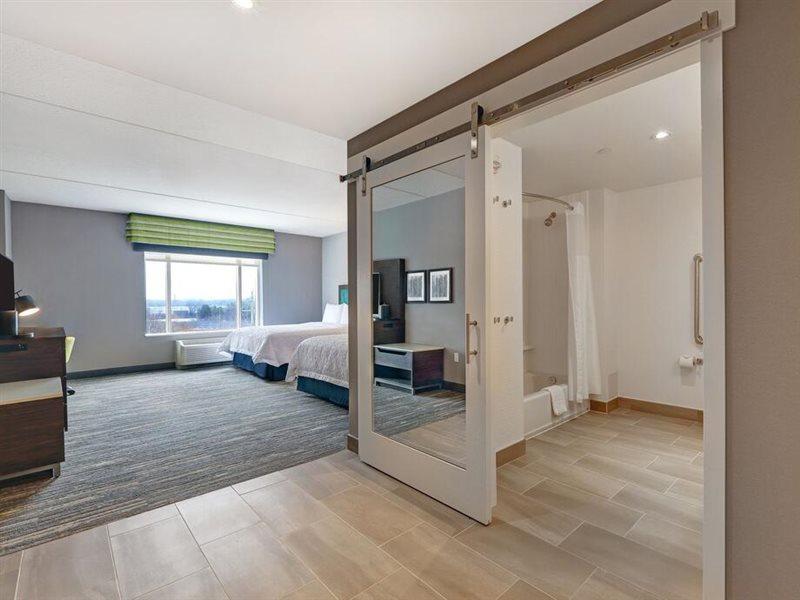 Hampton Inn ปีเตอร์บอร์โรว์ ภายนอก รูปภาพ