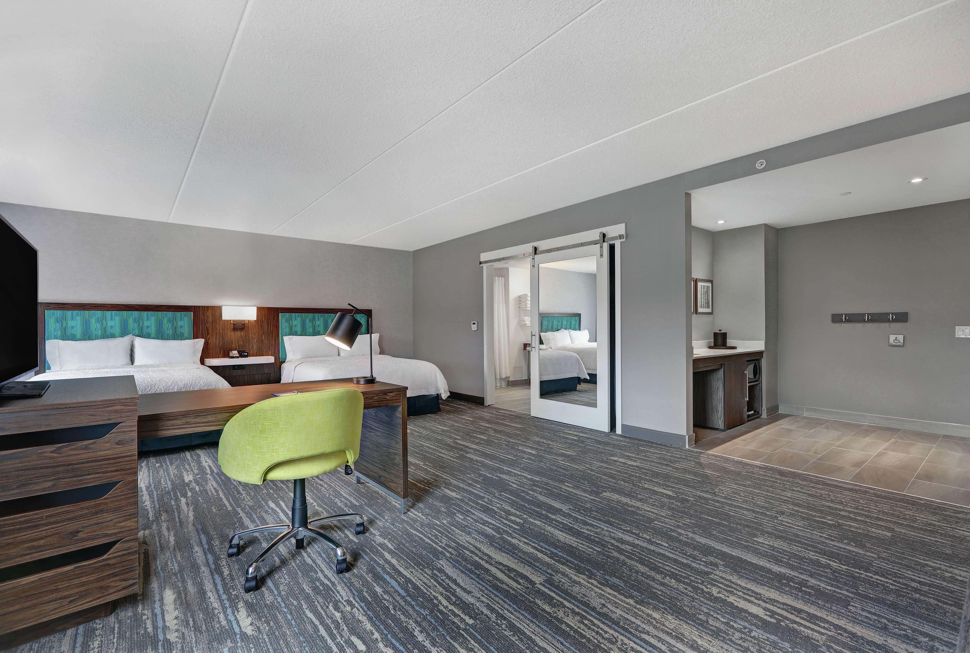 Hampton Inn ปีเตอร์บอร์โรว์ ภายนอก รูปภาพ