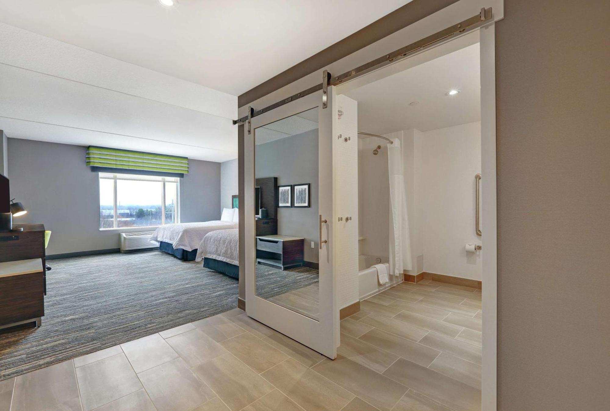 Hampton Inn ปีเตอร์บอร์โรว์ ภายนอก รูปภาพ