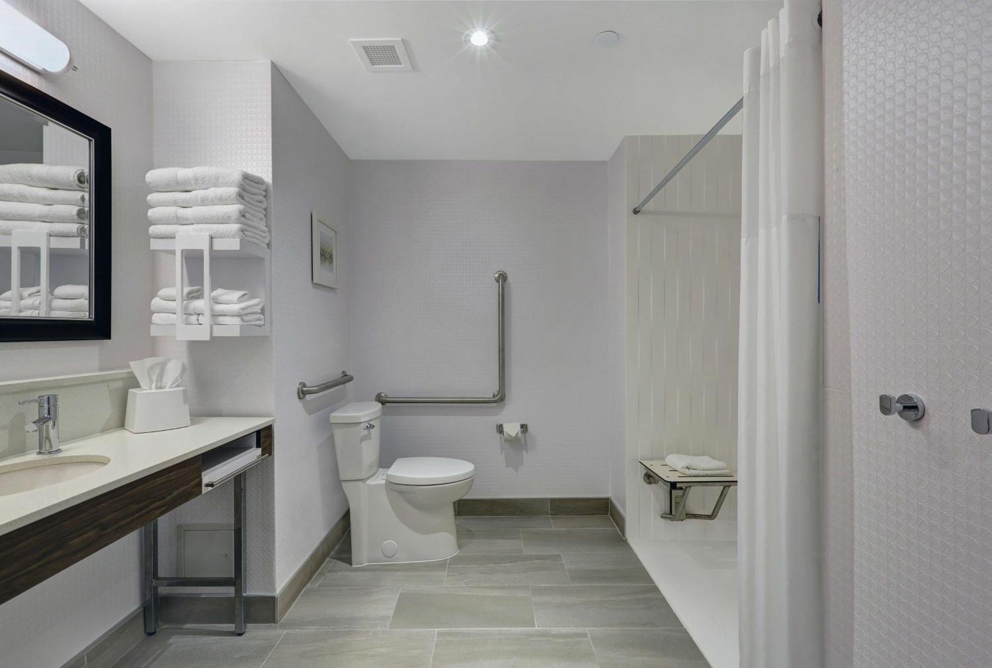 Hampton Inn ปีเตอร์บอร์โรว์ ภายนอก รูปภาพ