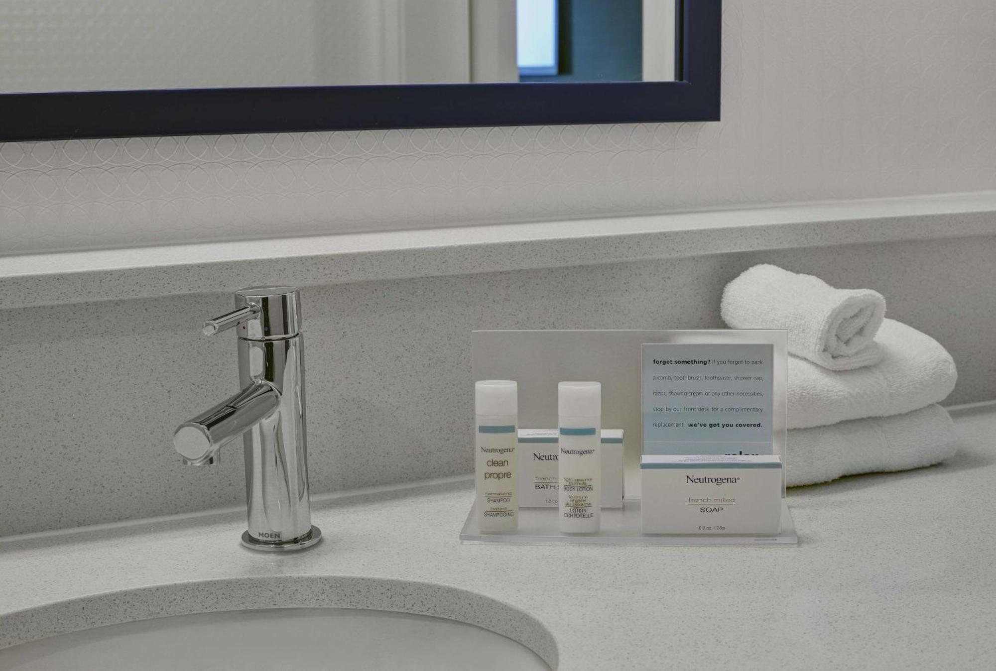 Hampton Inn ปีเตอร์บอร์โรว์ ภายนอก รูปภาพ