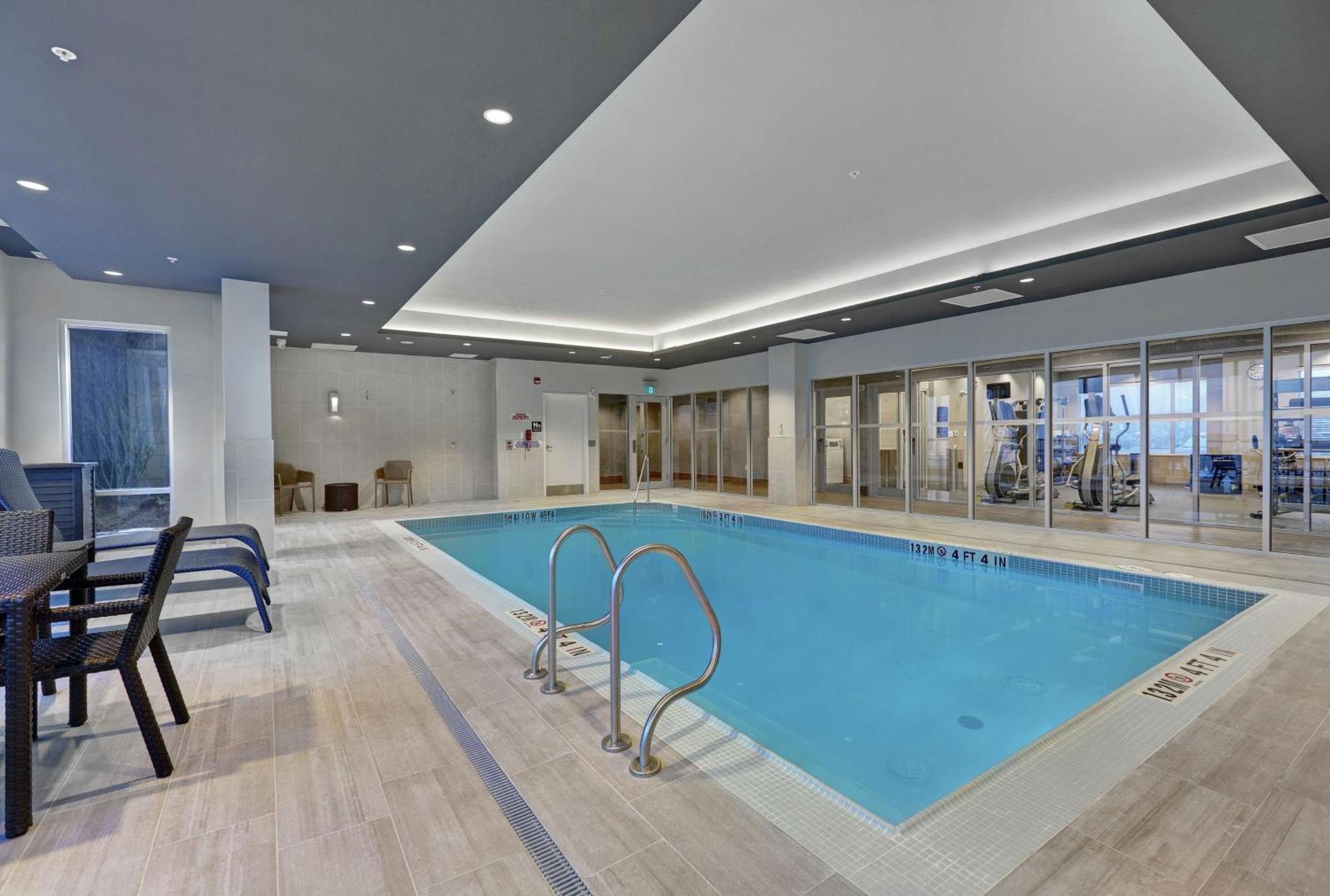 Hampton Inn ปีเตอร์บอร์โรว์ ภายนอก รูปภาพ