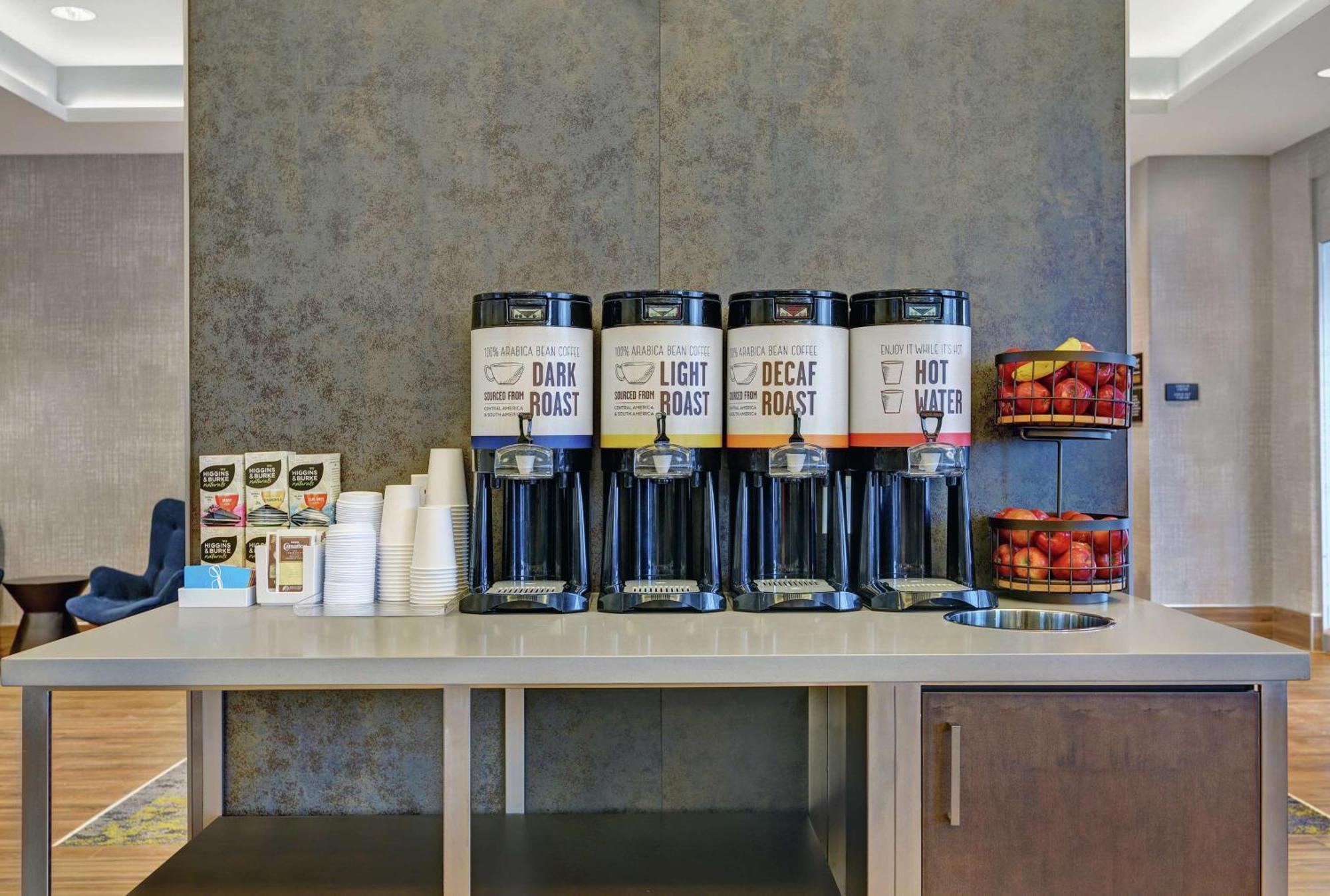Hampton Inn ปีเตอร์บอร์โรว์ ภายนอก รูปภาพ